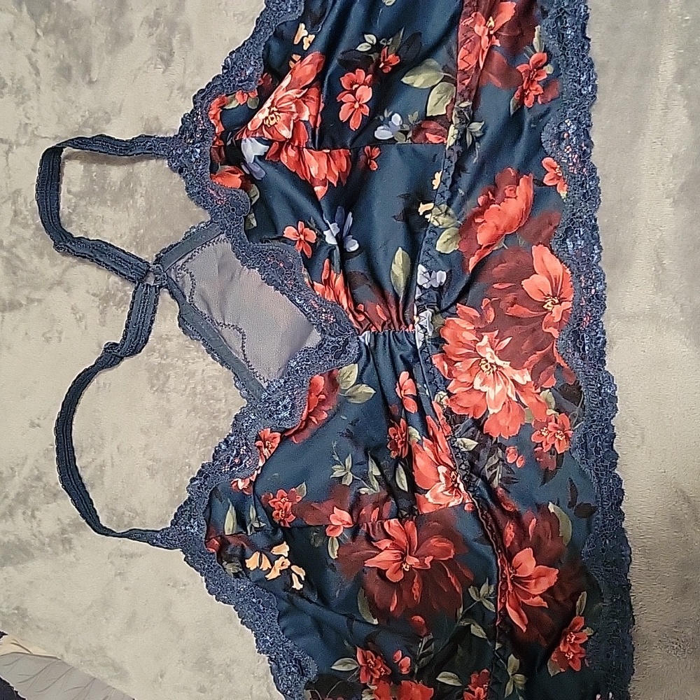 Torrid floral bralette size 4